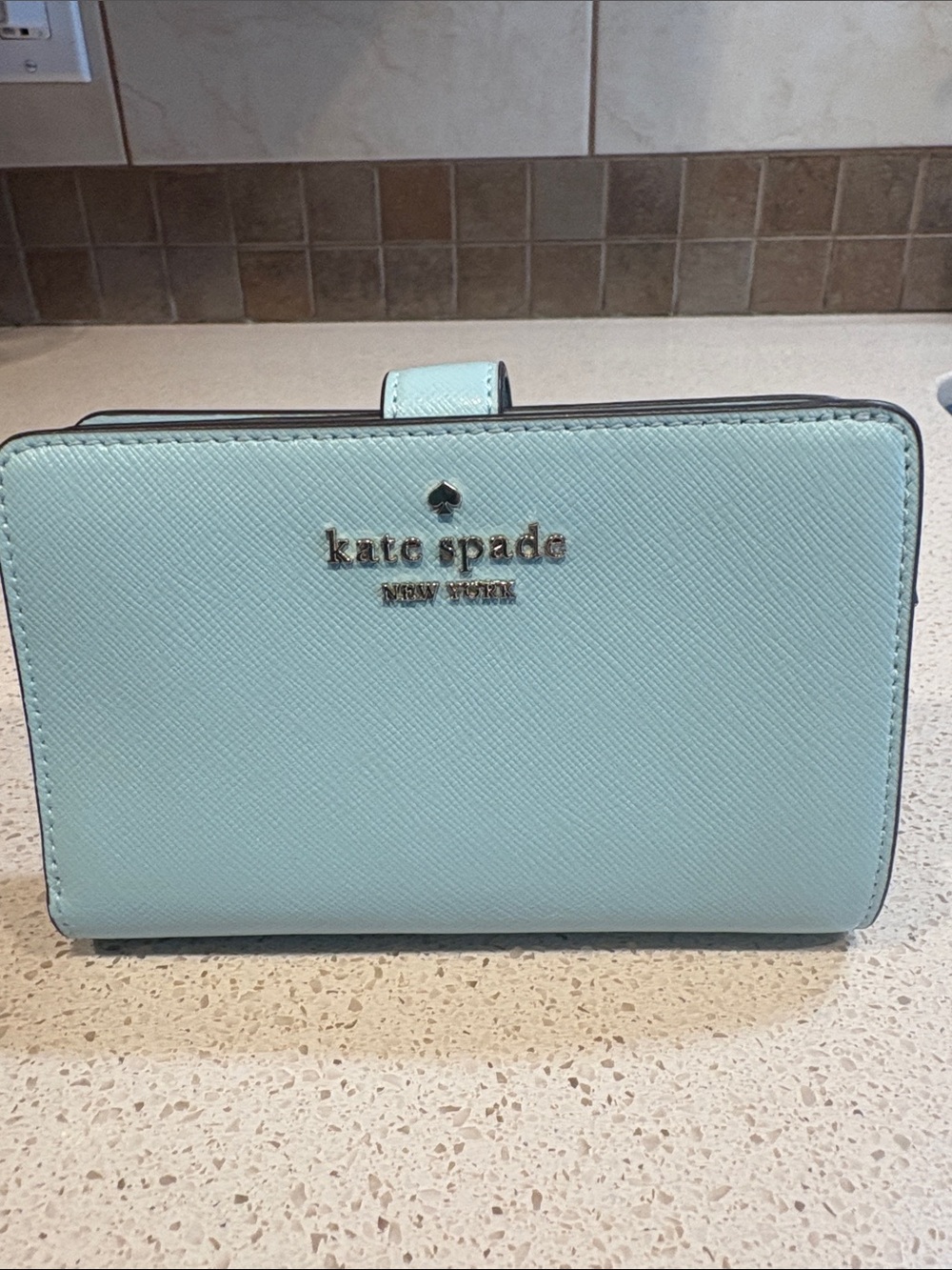 kate spade NWOT Darcy Mint Green Saffiano Leather Wallet with Gold Logo